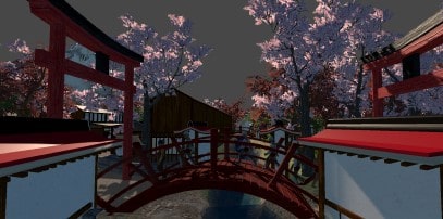 Screenshot van een Torii, een rode Japanse poort met daaronder een brug en een Japans huis op de achtergrond. Daartussen staan bomen met roze bloesem